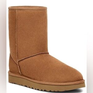 UGG Australia Women’s Classic Short II Winter Boots Size: 5 Chestnut